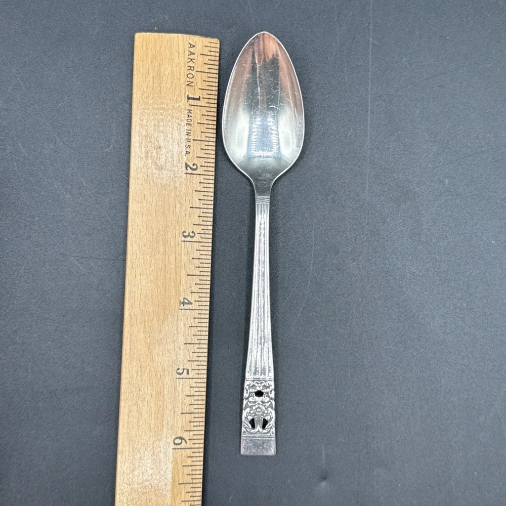 Oneida Community CORONATION Silverplate Flatware 1936 Set of 4 Teaspoons Vintage
